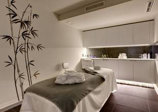 SHA-Wellness-Clinic-treatment-room-3.jpg